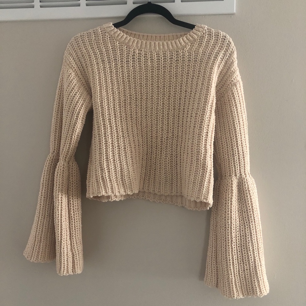 Euc Forever 21 bell sleeve cropped sweater sz Sm